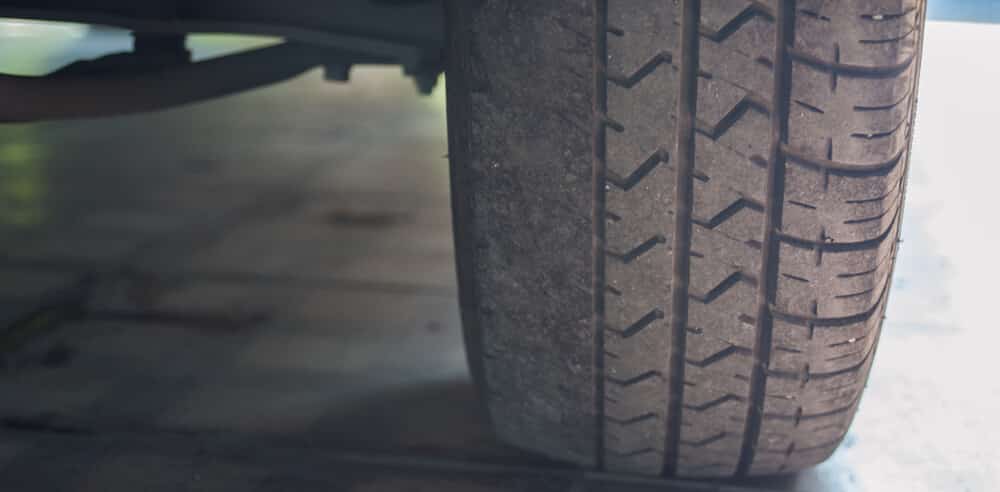 Desgaste interno irregular de los neumáticos E1609864079396