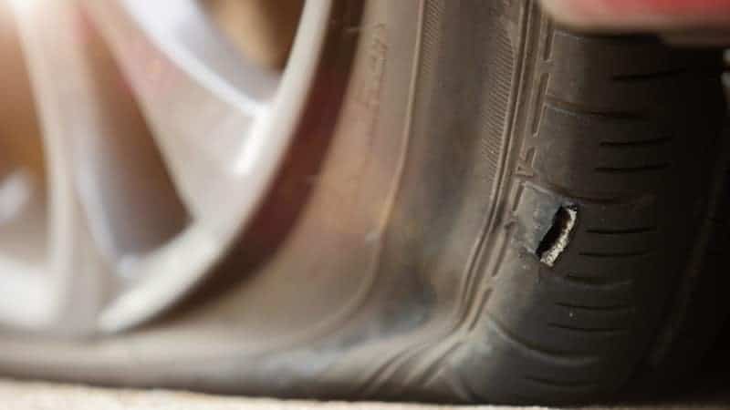 reparación de neumáticos atornillados