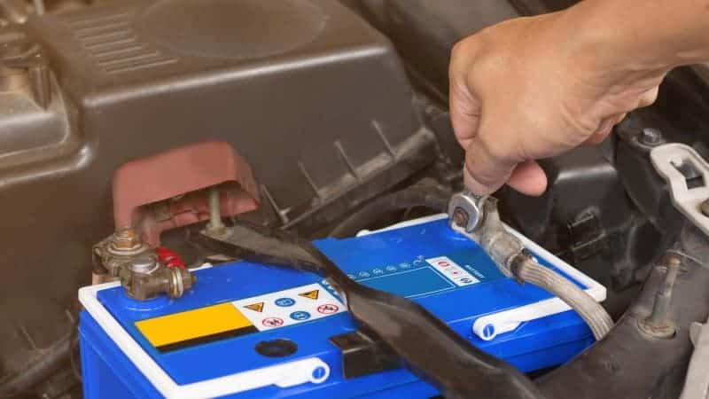 ¿cuánto tiempo puede durar la batería de un coche si está desconectada?