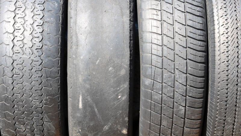 neumáticos que se desgastan internamente
