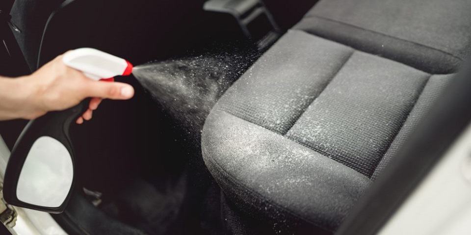 Eliminador de moho en el interior del coche