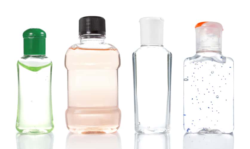 desinfectante de manos en botellas