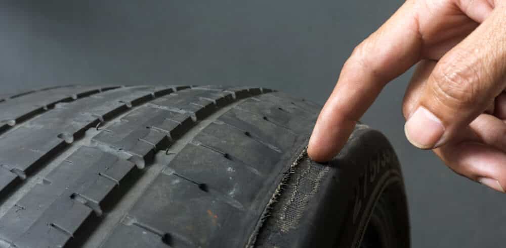 Desgaste irregular de los neumáticos E1609785512517