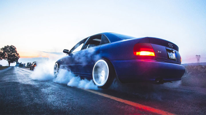 humo azul de los neumáticos