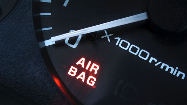 el indicador luminoso del airbag parpadea